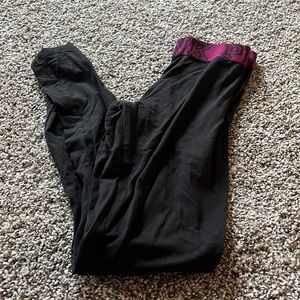 PINK yoga leggings, black